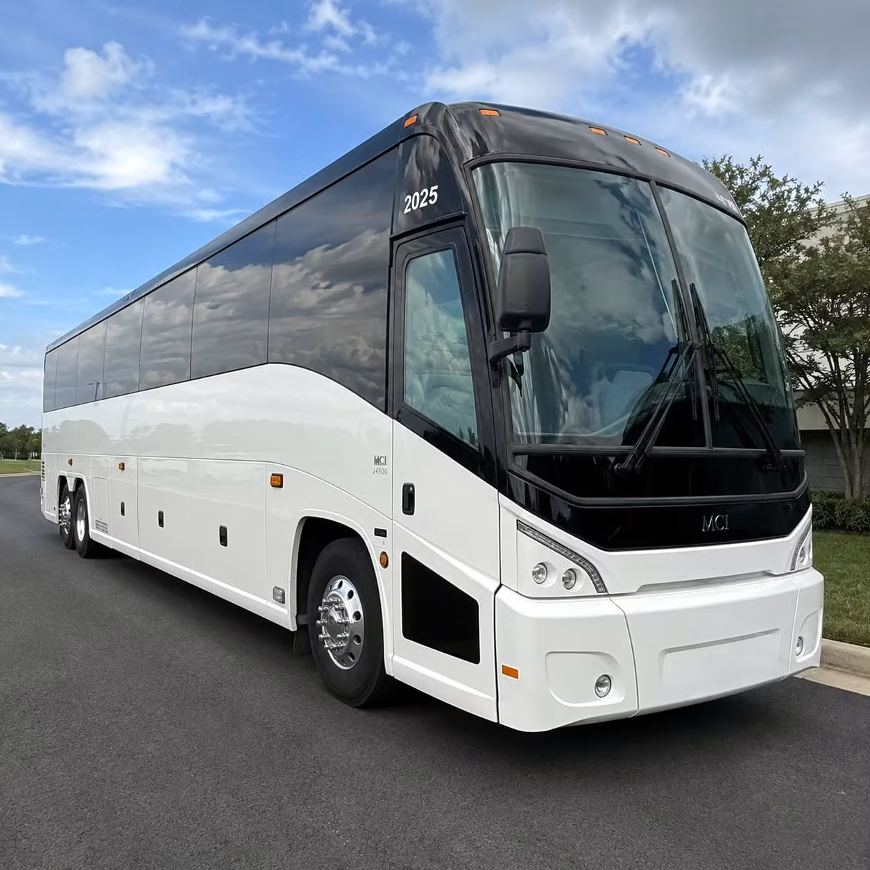 long distance field trip charter buses for peabody schools traveling beyond the north shore
