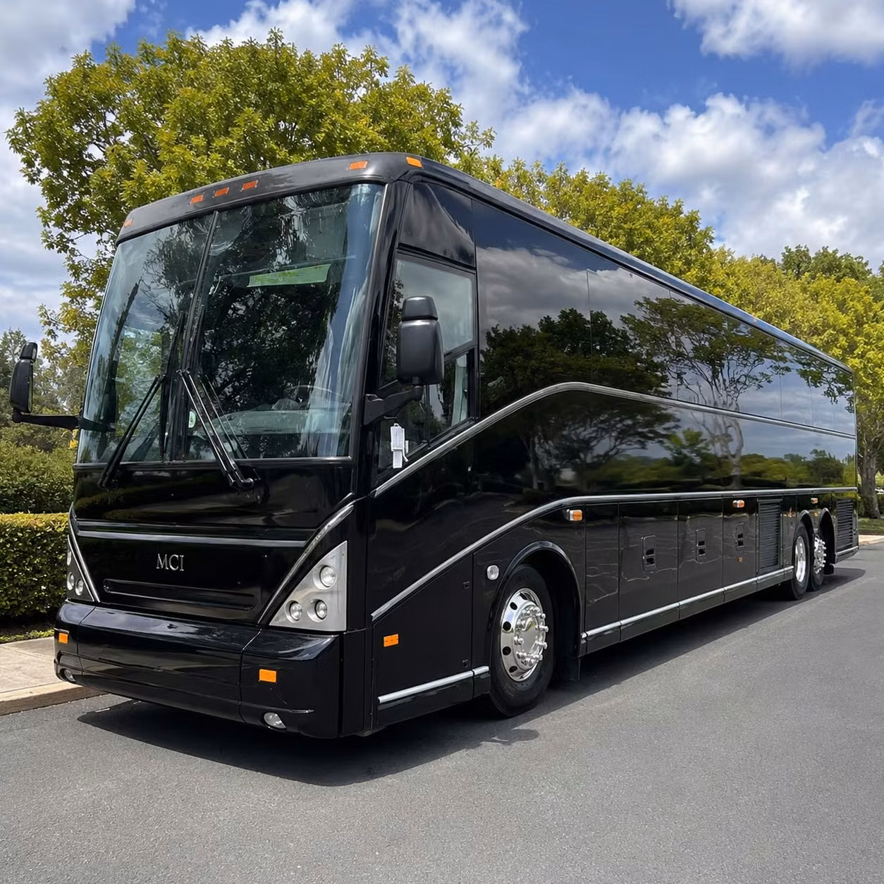 peabody charter bus rentals for concerts at the pavilion and leader bank amphitheater